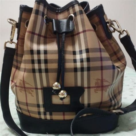 burberry ของประเทศอะไร|Burberry fashion company.